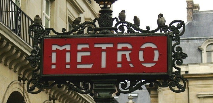 Metro znak u Parizu