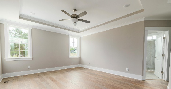 Prazna i čista prostorija u domu